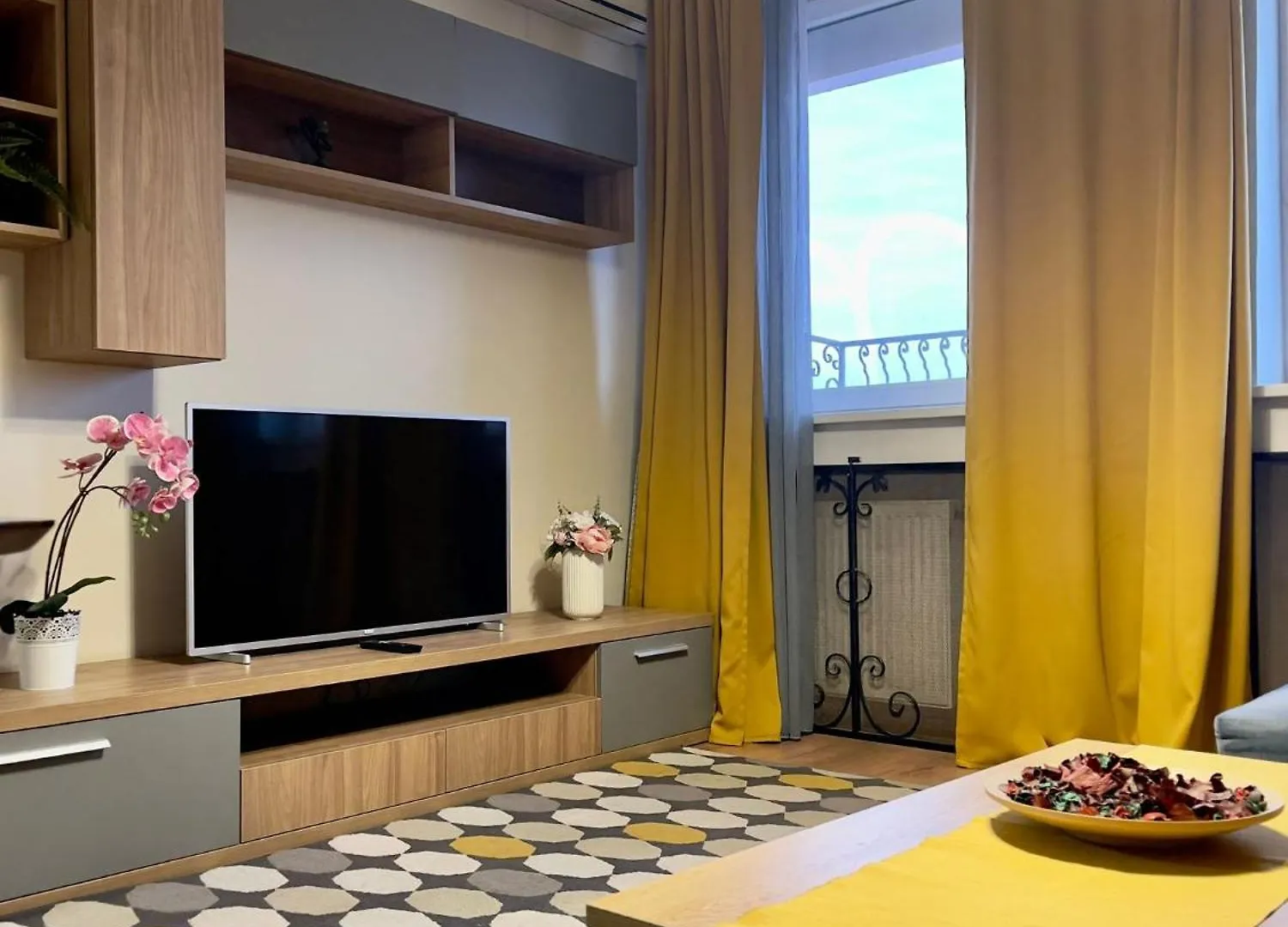 Old Town Happiness Apartment Bucharest